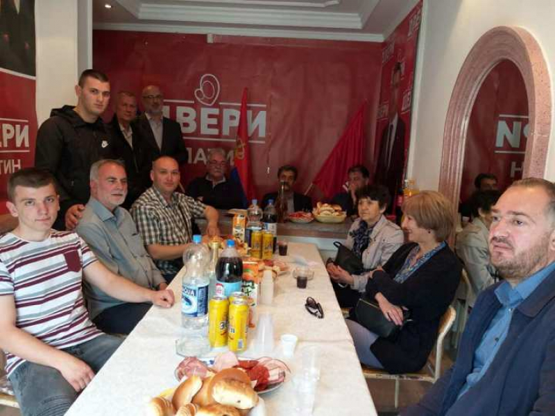 ОТВОРЕНА КАНЦЕЛАРИЈА СРПСКОГ ПОКРЕТА ДВЕРИ У АПАТИНУ