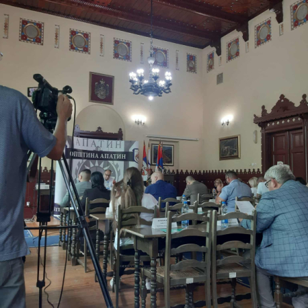 ЗБРКА ОКО ОДЛУКЕ: У ПАУЗИ СЕДМЕ СЕДНИЦЕ СО ХИТНО ЗАСЕДАЛО ОПШТИНСКО ВЕЋЕ