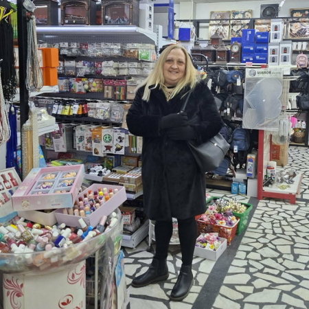 ВАСПИТАЧИЦА ТАЊА КРШИЋ ПРОНАШЛА НОВЧАНИК СА 1.600 ЕВРА И БЕЗ РАЗМИШЉАЊА ГА ОДНЕЛА У ПОЛИЦИЈУ