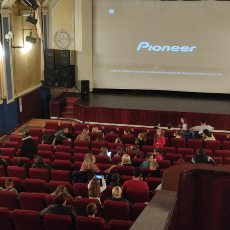 ПРОЈЕКЦИЈА ФИЛМА “СВИ ЗА КОСМЕТ МА ГДЕ БИЛИ” СУТРА ОД 19 ЧАСОВА