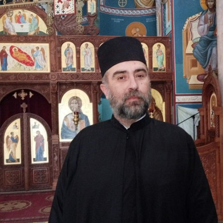 ПРЕЗВИТЕР МИРКО БОЖИЋ УПУТИО ВАСКРШЊУ ЧЕСТИТКУ У ИМЕ ЦРКВЕНЕ ОПШТИНЕ АПАТИН