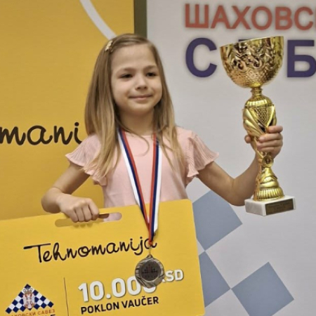 АПАТИНСКА ШАХИСТКИЊА КАЛИНА ПЕЈИН КАДЕТСКА ВИЦЕШАМПИОНКА СРБИЈЕ