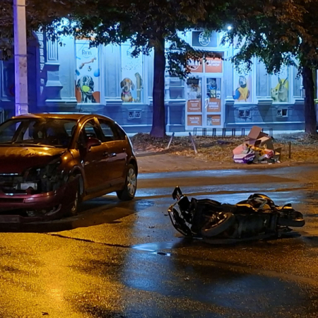 АУТОМОБИЛ УДАРИО У СКУТЕР НА РАСКРСНИЦИ КОД ИДЕЕ
