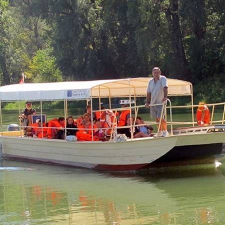 ОТВАРА СЕ СЕЗОНА ВОЖЊЕ БРОДОЋЕМ АПАТИНКА