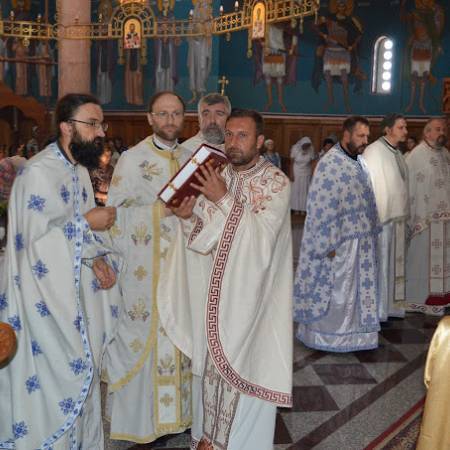 РАСПОРЕД БОГОСЛУЖЕЊА У ХРАМУ СВЕТИХ АПОСТОЛА ЗА ВРЕМЕ УСКРСА