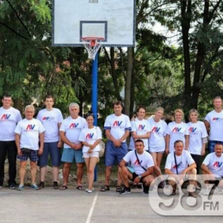 КО КОСИ, А КО СЕ СЛИКА? НОВА ПОЛИТИЧКА МАНИПУЛАЦИЈА ОД СТРАНЕ СНС