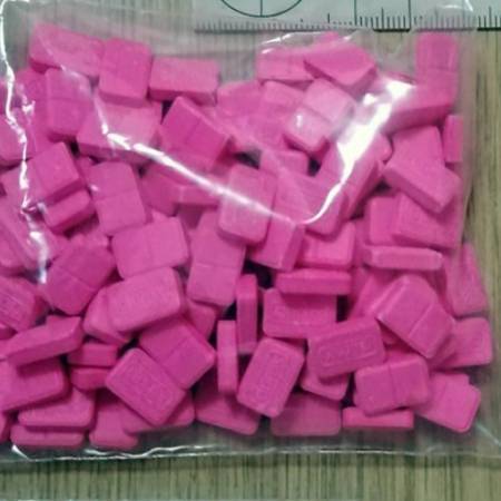 У ТАКСИЈУ ПРОНАЂЕНО 150 ТАБЛЕТА ЕКСТАЗИЈА