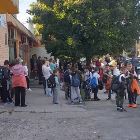 И АПАТИНСКИ ДЕЧАЦИ БОДРЕ „ПАРТИЗАН“!