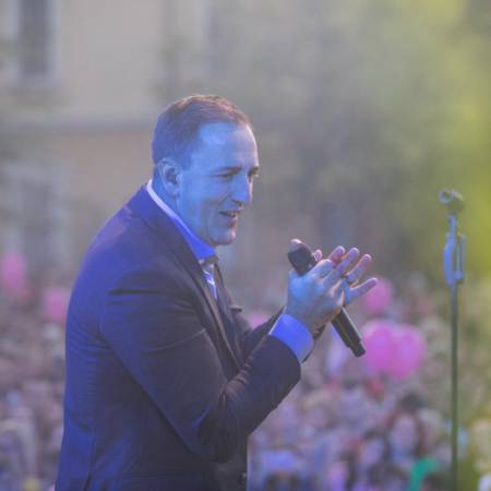 СОМБОР ОБОЈЕН У РОЗЕ НА КОНЦЕРТУ СЕРГЕЈА ЋЕТКОВИЋА