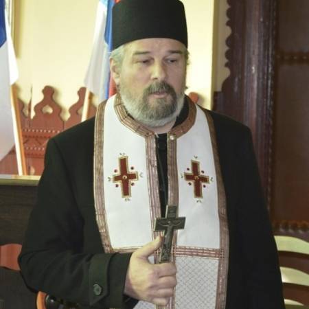 Протонамесник Драган Штевић, парох апатински и пригревачки православним верницима честитао Божић