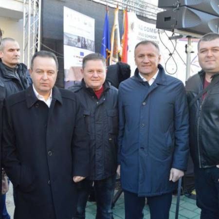 АПАТИНСКИ СОЦИЈАЛИСТИ СА ДАЧИЋИЋЕМ У СОМБОРУ