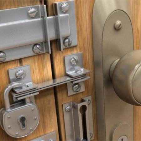 ПОЛИТИЧКИМ АКТИВИСТИМА ЗАБРАНИО ПРИСТУП СВОМ ДОМУ:  МОЈ ДОМ – МОЈА ПРАВИЛА