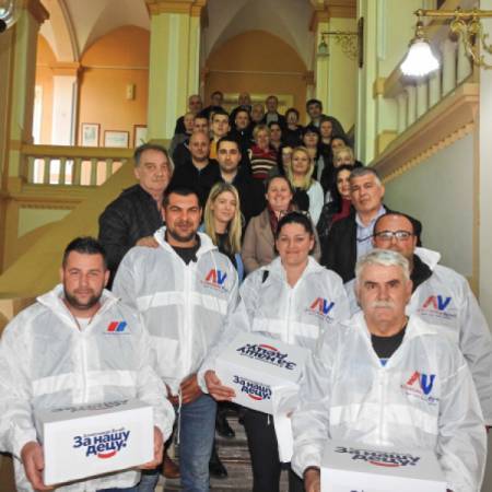 ИЗБОРИ: АПАТИНСКИ СНС ПРВИ ПРЕДАО ИЗБОРНУ ЛИСТУ