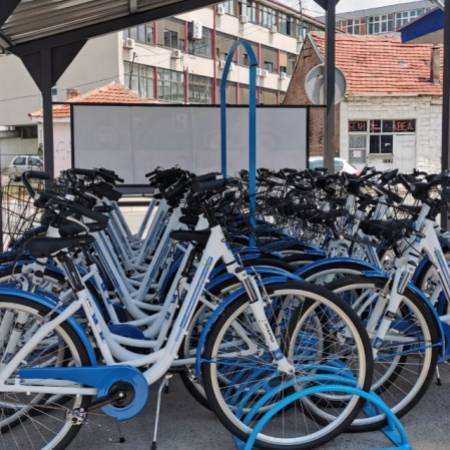 ВЕНЕРА БАЈК ДОНИРА 22 БИЦИКЛА ЗА ПОМОЋ ВОЛОНТЕРИМА ЦРВЕНОГ КРСТА