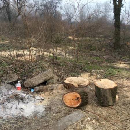 ТРИМ СТАЗА ЈЕСТЕ ИЛИ НИЈЕ УНИШТЕНА И НАЛАЗИ ЛИ СЕ НА ИСТОМ МЕСТУ ГДЕ ЈЕ И БИЛА?