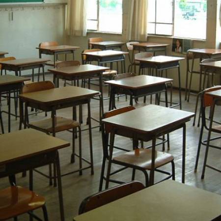 НА ПРАГУ НОВЕ ШКОЛСКЕ ГОДИНЕ: ВЕЋЕ ШКОЛЕ ОРГАНИЗУЈУ КОМБИНОВАНУ, МАЊЕ РЕДОВНУ НАСТАВУ