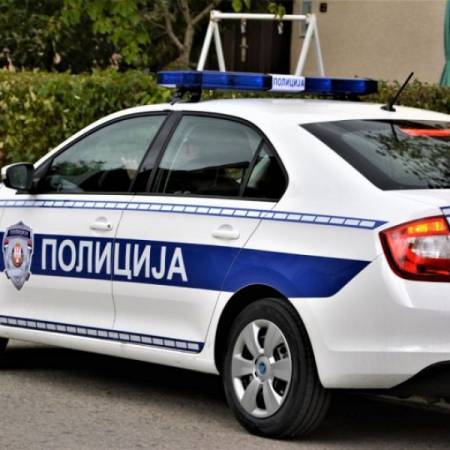 УХАПШЕН УГОСТИТЕЉ: РАЗБИО СТАКЛО НА АУТОМОБИЛУ ПРЕДСЕДНИЦЕ ОПШТИНЕ АПАТИН