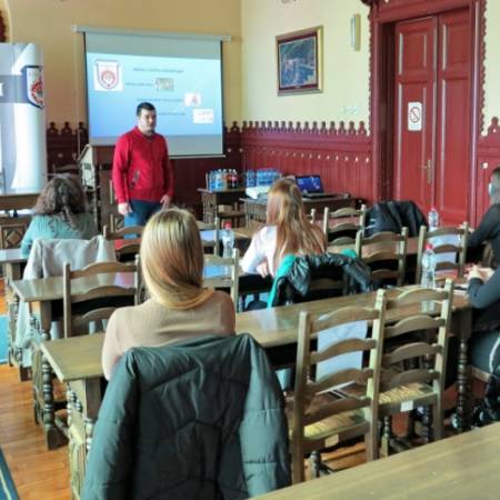 ПРОМОЦИЈА И ОСНАЖИВАЊЕ ОМЛАДИНСКЕ ПОЛИТИКЕ