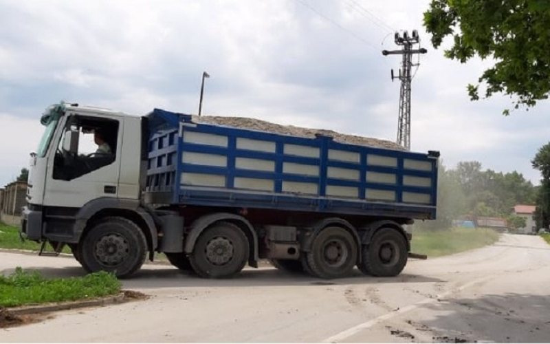 ТРАГОМ ВАШИХ ПОРУКА: ЛАЂАРСКА ПУНА ПЕСКА, ЛЕЖЕЋИ ПОЛИЦАЈАЦ, ОРОНУЛА ФАСАДА