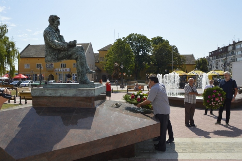 Полагањем венаца на Теслин споменик и предавањем, данас обележен Дан науке и Дан Николе Тесле