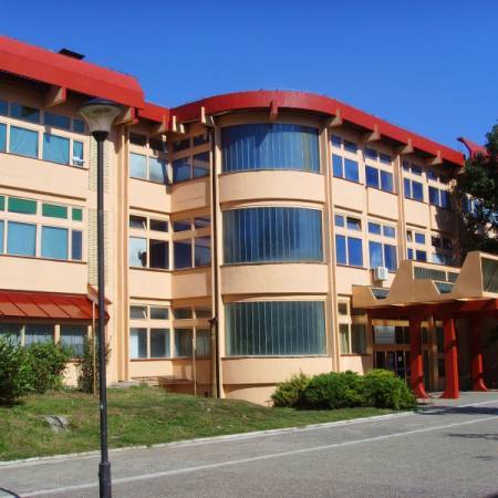 СУТРА РОДИТЕЉСКИ САСТАНАК ЗА ПРВАКЕ, УПОЗНАВАЊЕ РАЗРЕДНИХ СТАРЕШИНА ЗА ПЕТАКЕ