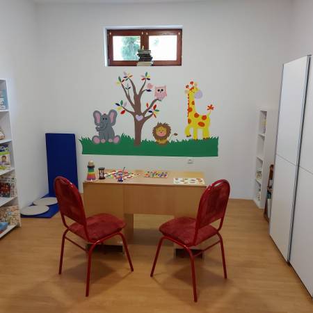 АПАТИН ДОБИО ЛОГОПЕДСКО-ДЕФЕКТОЛОШКИ КАБИНЕТ И СЕНЗОРНУ СОБУ