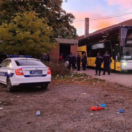 ПЕТ АУТОБУСА МИГРАНАТА ИЗМЕШТЕНО ИЗ СОМБОРА