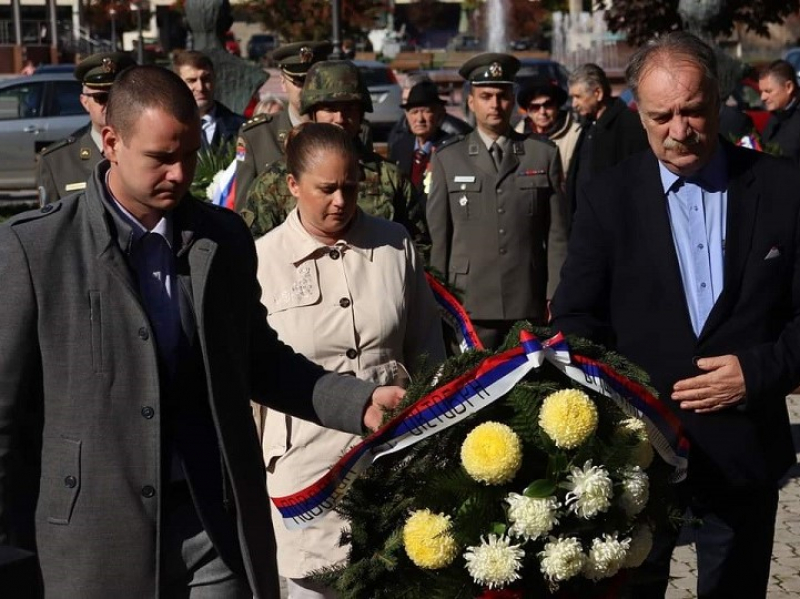 ПОЛАГАЊЕМ ВЕНАЦА И СВЕЧАНОМ АКАДЕМИЈОМ ОБЕЛЕЖЕН ДАН ОПШТИНЕ