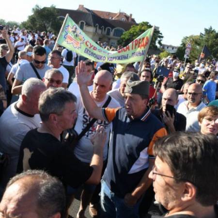 СУТРА ОД 14 ЧАСОВА БЛОКАДА СВИХ ПУТЕВА У СРБИЈИ