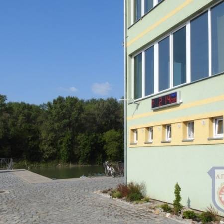 Апатинска марина поставила лед панел