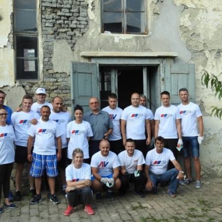 Активисти ОО СНС отпочели акцију сређивања апатинске синагоге