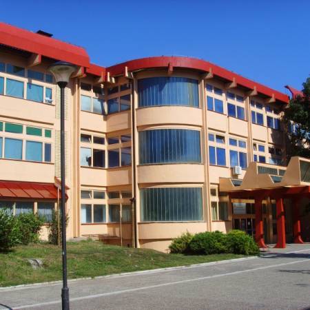 СУТРА ПОЧИЊЕ ЗИМСКИ РАСПУСТ ЗА ОСНОВЦЕ И СРЕДЊОШКОЛЦЕ