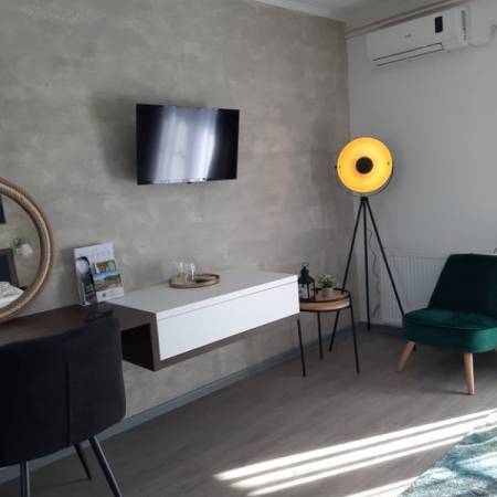 РЕНОВИРАНА ТРИ АПАРТМАНА У МАРИНИ