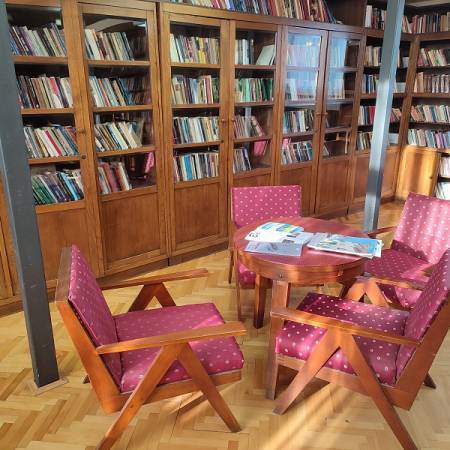 ПРОМОЦИЈА РОМАНА „НИЧИЈИ ВОЈНИЦИ“ СУТРА У АПАТИНСКОЈ БИБЛИОТЕЦИ