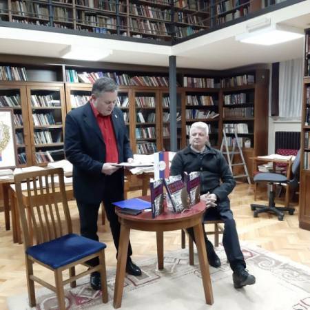 ПРОМОВИСАНА КЊИГА “НИЧИЈИ ВОЈНИЦИ”, ПОТРЕСНО СВЕДОЧЕЊЕ РАЊЕНОГ ОФИЦИРА