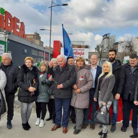 УЗ ЦВЕЋЕ И ПОКЛОНЕ, СОЦИАЛИСТИ ПРИПАДНИЦАМА ЛЕПШЕГ ПОЛА ЧЕСТИТАЛИ 8.МАРТ