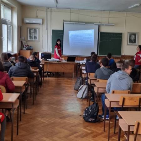 ОДРЖАНО ПРЕДАВАЊЕ ЗА СРЕДЊОШКОЛЦЕ О ШТЕТНОСТИ ДУВАНСКОГ ДИМА