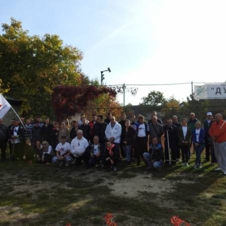 Уређен простор између Гимназије и тениског терена