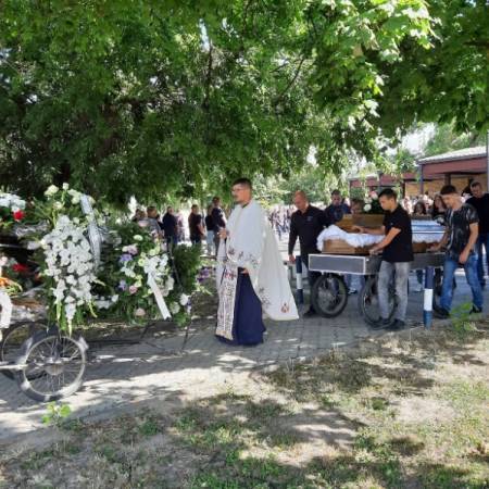 АПАТИН СЕ ОПРОСТИО ОД СТЕФАНА ДУБАЈИЋА