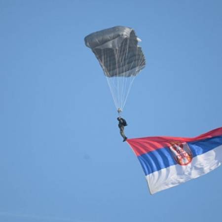 Резервне војне старешине из Апатина на аеродрому 