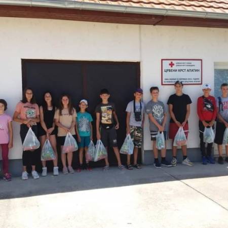 13 АПАТИНСКИХ МАЛИШАНА НА ОДМОРУ У БАЧКОМ МОНОШТОРУ