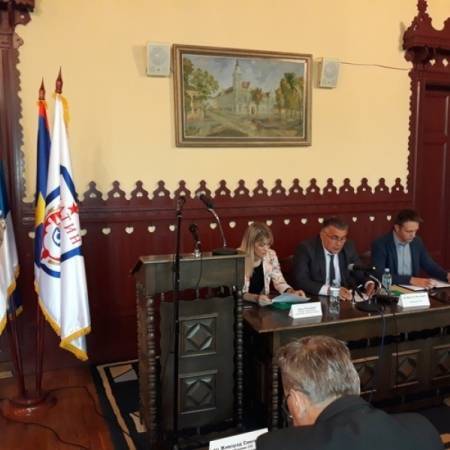 Дан општине Апатин обележен седницом Скупштине општине и полагањем венаца на спомен обележја