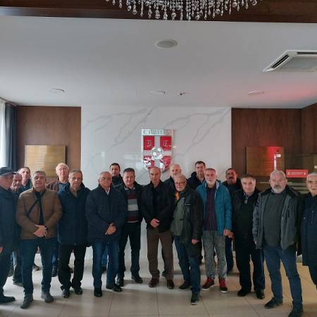 АПАТИНСКЕ РЕЗЕРВНЕ ВОЈНЕ СТАРЕШИНЕ ПОСЕТИЛЕ ВОЈНИ МУЗЕЈ И „КУЋУ ФУДБАЛА“