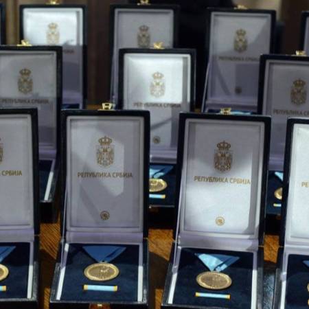 ВОЈНЕ СПОМЕНИЦЕ ЗА 22 ПЕНЗИОНИСАНА ВОЈНА ЛИЦА, СВЕЧАНО УРУЧЕЊЕ У ПЕТАК