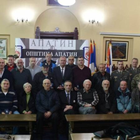 УРУЧЕНЕ ВОЈНЕ СПОМЕНИЦЕ