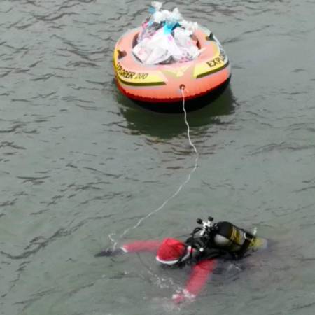 ДЕДА МРАЗ РОНИЛАЦ СТИЖЕ У СУБОТУ У ПОДНЕ!