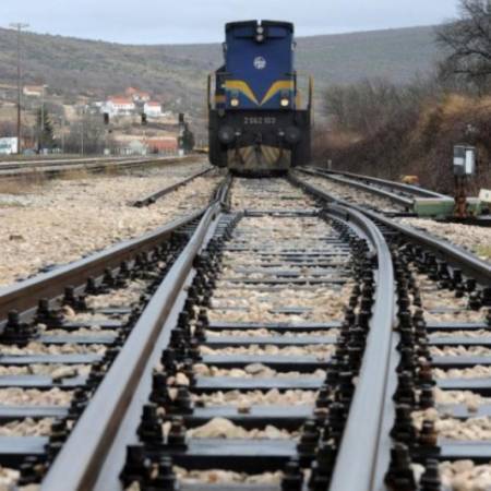 ТЕРЕТНИ ВОЗ ТЕШКО ПОВРЕДИО МУШКАРЦА НА ПРУЗИ КОД СОМБОРА