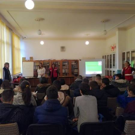 Предавање ''Тестирај се на ХИВ јер важно је да знаш'' у средњим школама Апатина