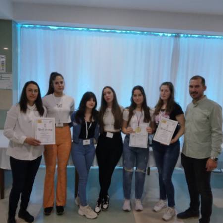 УСПЕСИ АПАТИНСКИХ СРЕДЊОШКОЛАЦА