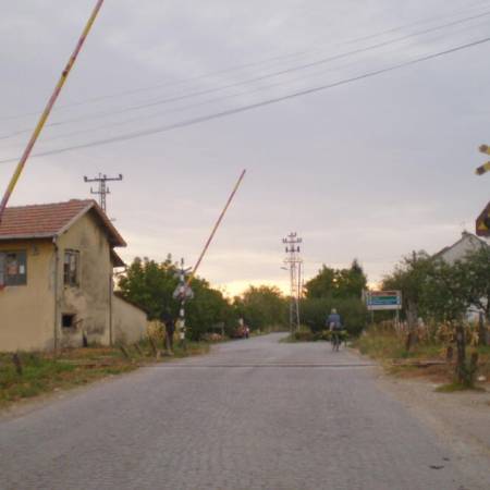 ВОЗАЧИ ОПРЕЗ: ПРУЖНИ ПРЕЛАЗ НА ИЗЛАЗУ ИЗ ПРИГРЕВИЦЕ НЕОБЕЗБЕЂЕН